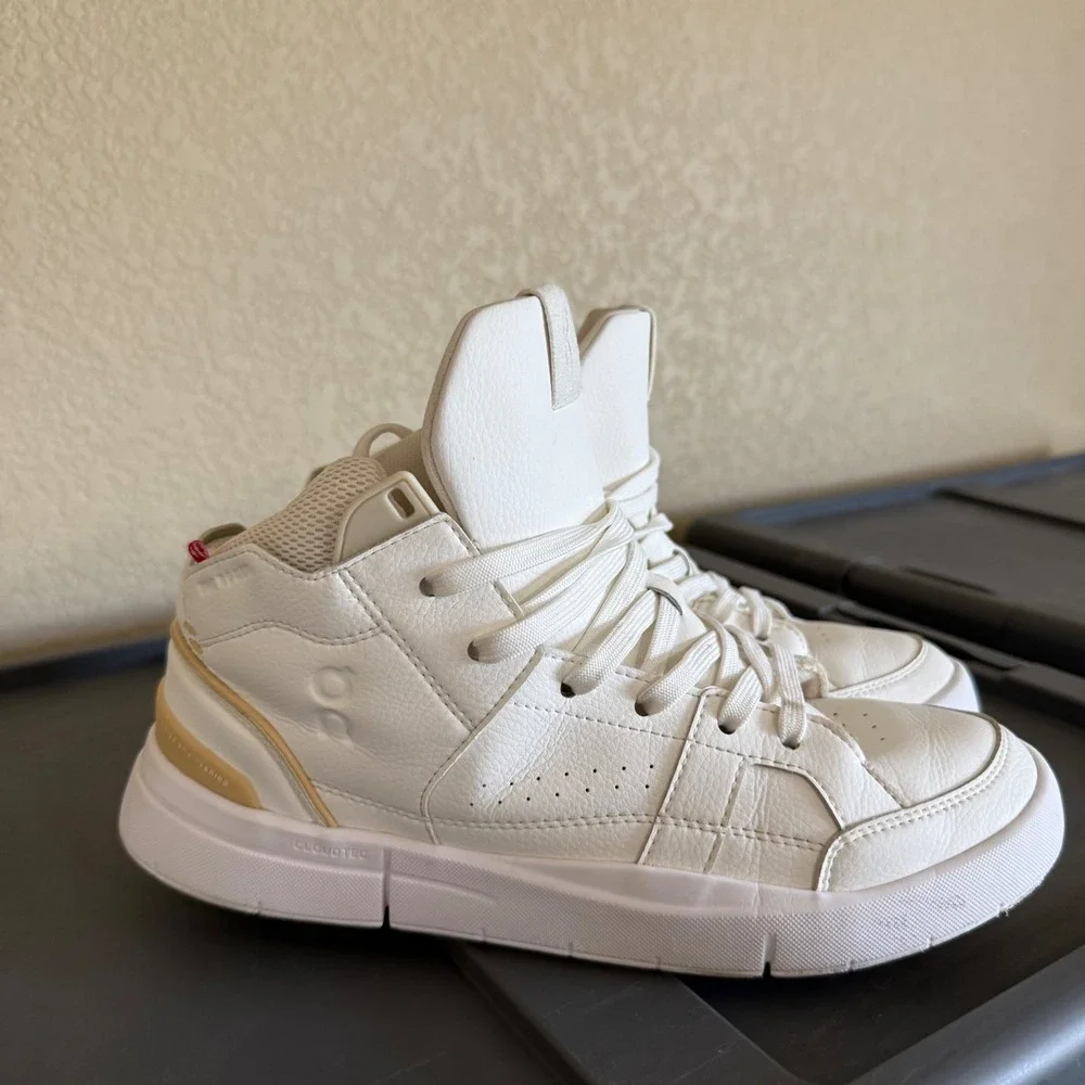 On Cloud The Roger Hi Sneakers Womens Size 9 White Sand Good High Top CloudTec